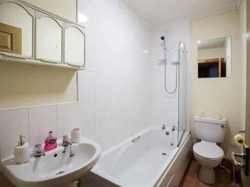 Crown Street Apartments Абърдийн Екстериор снимка